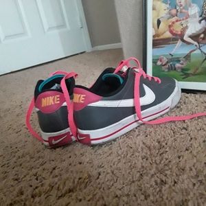 Woman's Nike pink grey teal size 7
